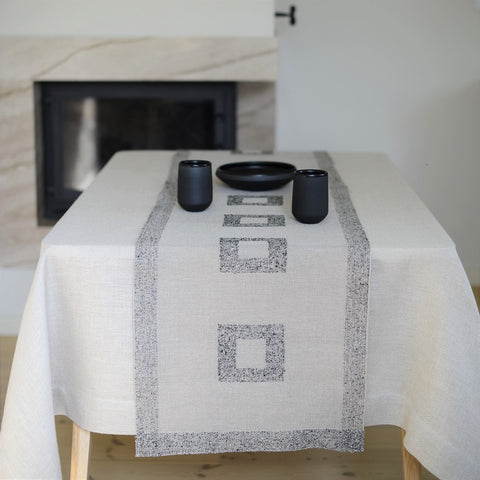 Table Runner with square